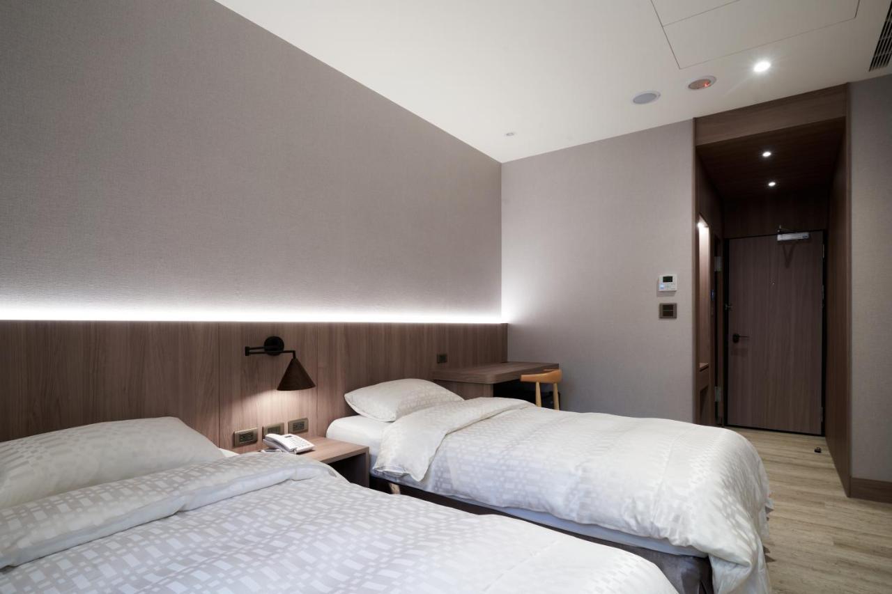 Yung An Business Hotel Dounan Luaran gambar